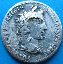 Augustus, geplateerde denarius, Lyon, 2v-11na Chr