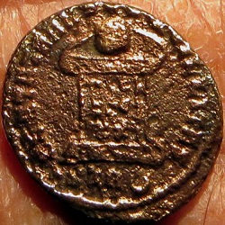 Crispus, Ae3 follis, Trier, z.j. ca 323 na Chr.